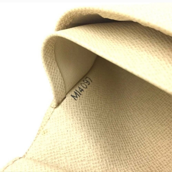 Authentic Louis Vuitton Damier Kisslock/Bifold Wallet, Cream and Grey - Picture 8 of 8
